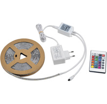 LED Stripe Set mit Fernbedienung und Zubehör auf einer Papprolle