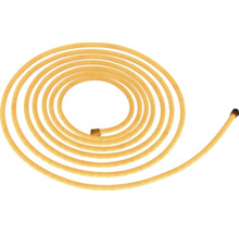 Aufgerollter Bewässerungsschlauch aus Kunststoff