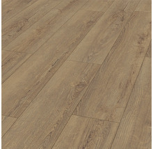 Verlegtes Laminat mit Holzoptik.