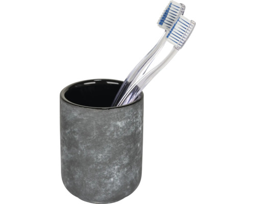 Zahnbürsten in einem Zahnputzbecher