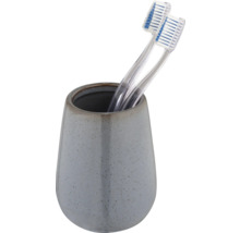 Zahnbürsten in grauem Zahnputzbecher
