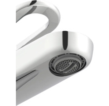 Detailaufnahme eines Wasserhahns mit Perlator