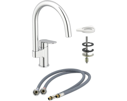 Küchenarmatur mit Installationsmaterial und flexiblen Schläuchen