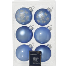Sechs blaue Weihnachtskugeln aus Glas, einige mit Schneeflockenmuster, in einer transparenten Verpackung
