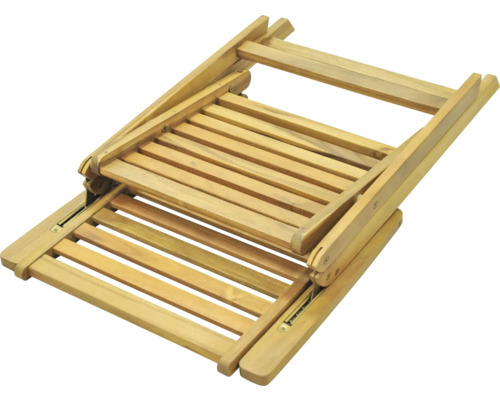 Zusammengeklappter Holzstuhl für den Außenbereich
