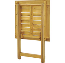 Zusammengeklappter Holztisch für den Aussenbereich
