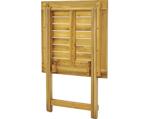 Zusammengeklappter Holztisch für den Aussenbereich