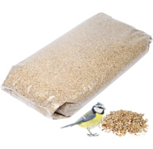Sack mit Vogelfutter und Blaumeise