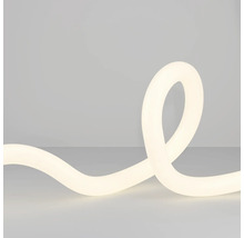 Geschwungene LED-Dekoleuchte für den Innenbereich