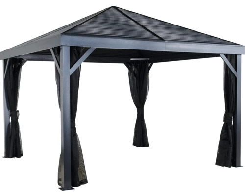 Pavillon mit Vorhängen für den Garten