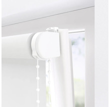 Detailaufnahme eines weißen Rollos am Fenster