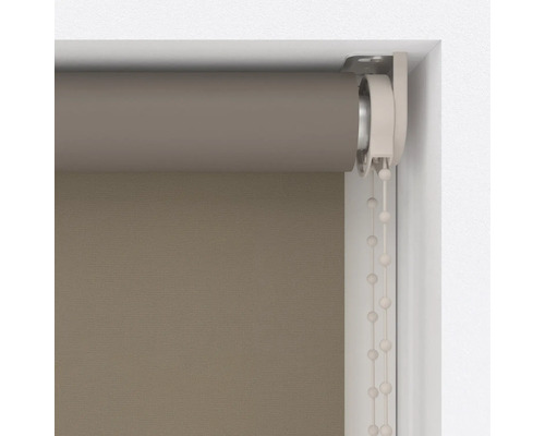 Detailansicht eines Rollos mit Kettenzug zur Bedienung