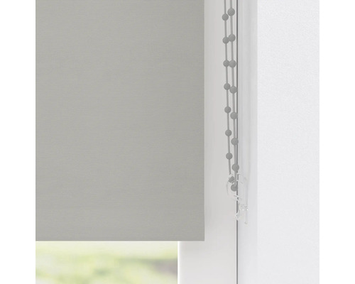 Textilrollo mit Kettenzug am Fenster