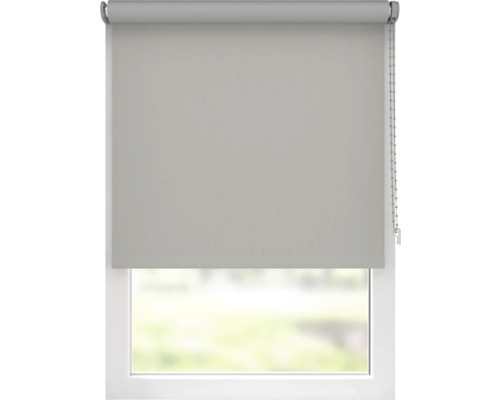 Fenster mit Rollo zur Verdunkelung