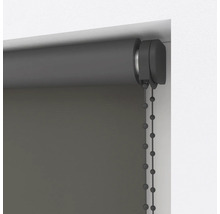 Rollo mit Kettenzug am Fenster