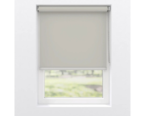 Fenster mit heruntergelassenem Rollo