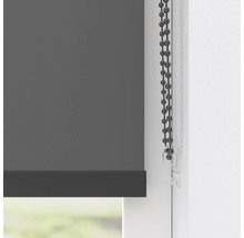 Graues Rollo mit Kettenzug am Fenster