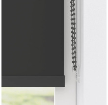 Detailansicht eines schwarzen Rollos mit Kettenzug