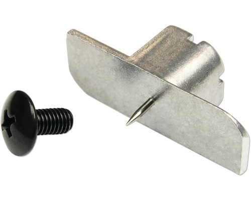 Metallbefestigung mit schwarzer Schraube