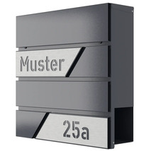 Anthrazitfarbener Briefkasten mit dem Wort Muster und der Nummer 25a