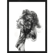 Gerahmtes Bild mit einem Frauenprofil, das in Rauch gehüllt ist