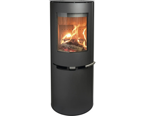 Kaminofen mit Holzfeuer hinter Glas