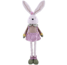 Dekorativer Stoffhase mit Kleid und langen Ohren als Osterdekoration