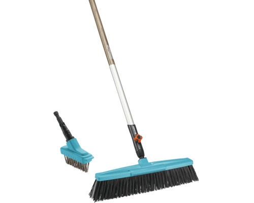 Gardena Kehrbesen mit Stiel und Bürstenaufsatz für verschiedene Reinigungsarbeiten im Außenbereich