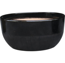 Schwarzer Pflanztopf mit gerillter Oberfläche.