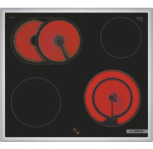 Bosch Kochfeld mit vier Kochzonen, von denen zwei aktiv sind