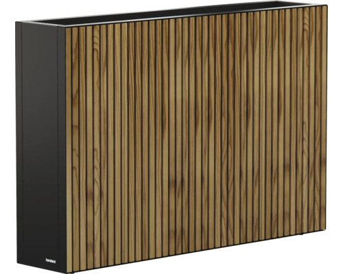 Blumenkasten mit Holzverkleidung