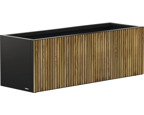 Blumenkasten mit Holzverkleidung