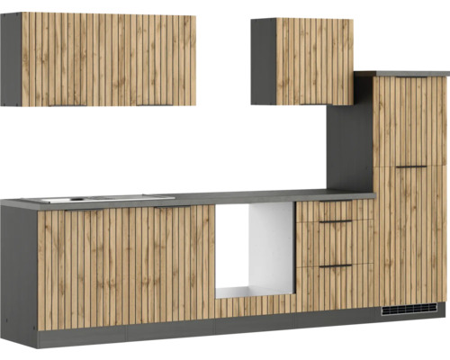 Küchenzeile mit Unterschränken, Hängeschränken und Arbeitsplatte im modernen Design