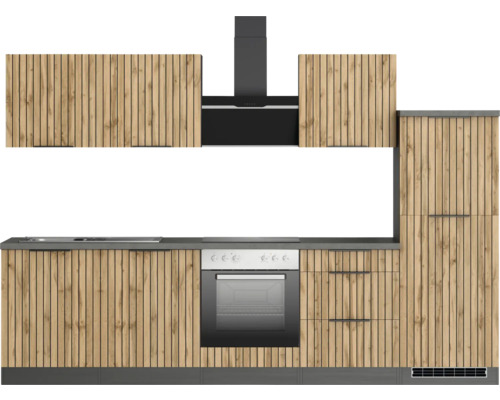 Moderne Küche mit Holzfronten, schwarzer Dunstabzugshaube und integriertem Ofen.