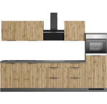 Moderne Küche mit Holzfronten, Dunstabzugshaube und Backofen