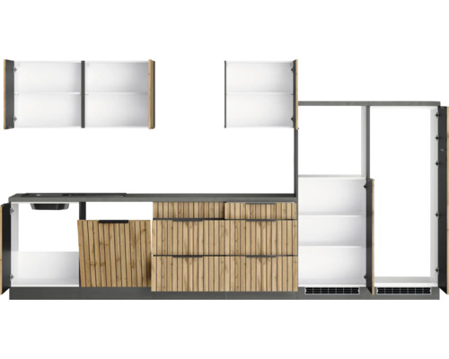 Küchenzeile mit Spüle, Schubladen und Schränken