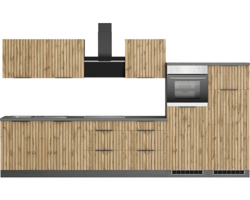 Küchenzeile mit Spüle, Kochfeld, Dunstabzugshaube und Backofen