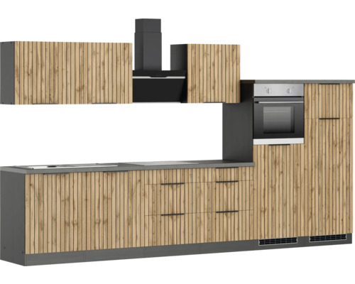 Moderne Küche mit Holzfronten, Dunstabzugshaube und Einbaubackofen