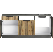 Garteneinbauküche mit Spüle und Stauraum mit Türen und Schubladen