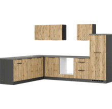 Küchenzeile mit Unterschränken, Arbeitsplatte und Hängeschränken im modernen Design