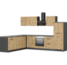 Moderne Küche mit Holzakzenten und Elektrogeräten