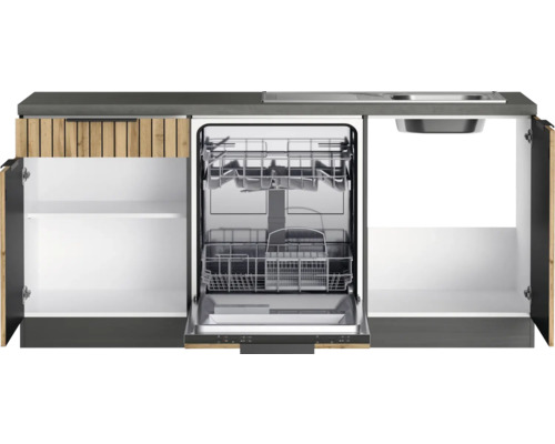 Einbauküche mit Geschirrspüler und Spüle