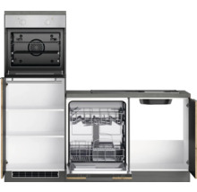 Küchenzeile mit Backofen, Geschirrspüler und Spüle