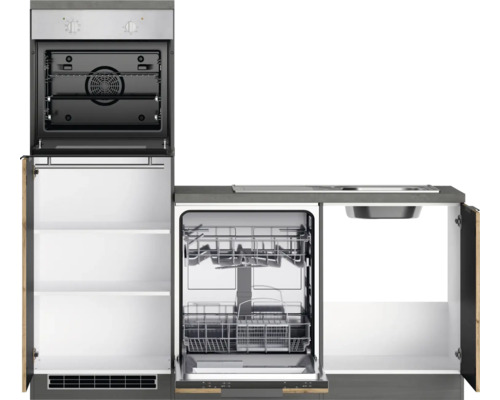 Küchenzeile mit Backofen, Regalen, Geschirrspüler und Spüle