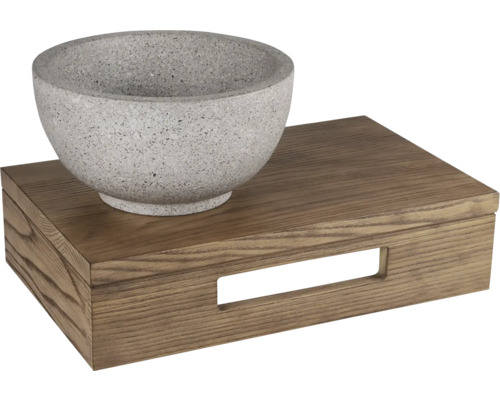 Dekoschale aus Stein auf Holztablett