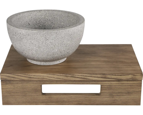 Schale aus Kunststein auf einem Holztablett