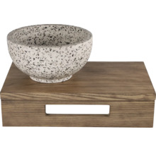 Dekoschale auf Holztablett