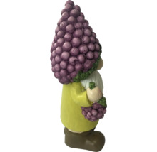 Gartenzwerg mit Trauben-Motiv als Dekoration für den Außenbereich