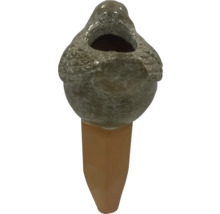 Vogeltränke mit Erdspieß