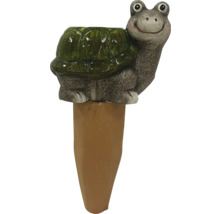 Dekorative Gartenfigur in Form einer Schildkröte zum Bewässern von Pflanzen